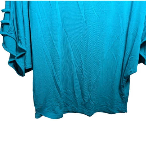 Bebe Capri Breeze Blue Cut-Out Sleeve Top ๐โจ๐ด - Picture 5 of 11